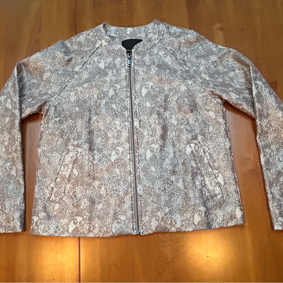 Banana Republic, NWT, Silver Jacquard Zip-Up Bomber Style Jacket. Medium - Picture 9 of 14